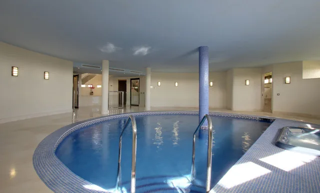 10-Bedroom Villa in Estepona 3