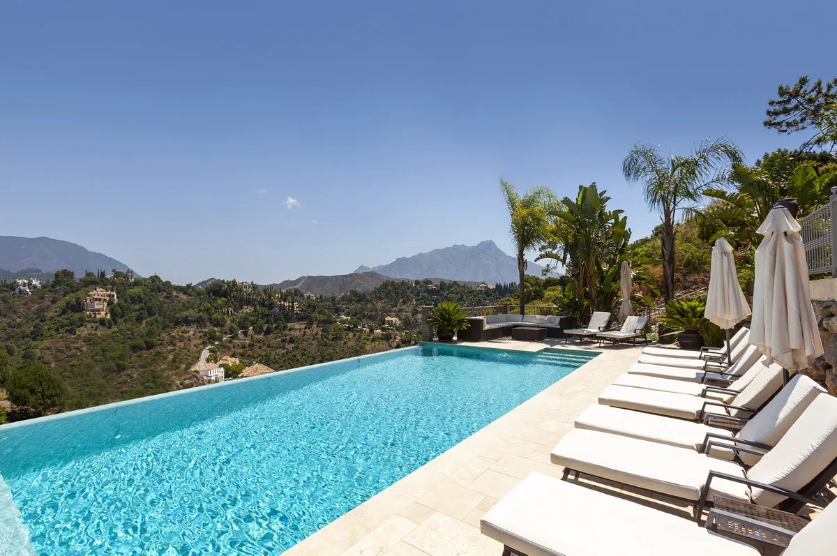6-Bedroom Villa in El Madroñal 2
