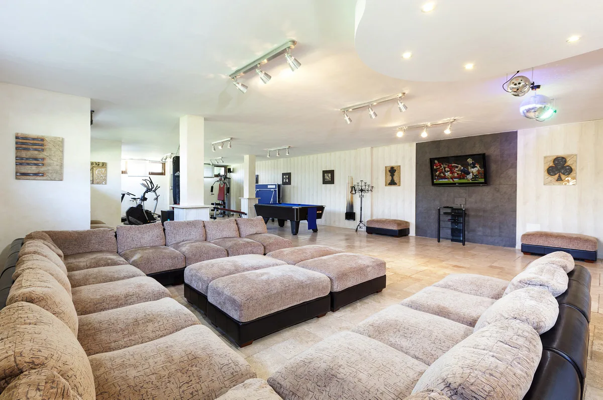 6-Bedroom Villa in El Madroñal 3