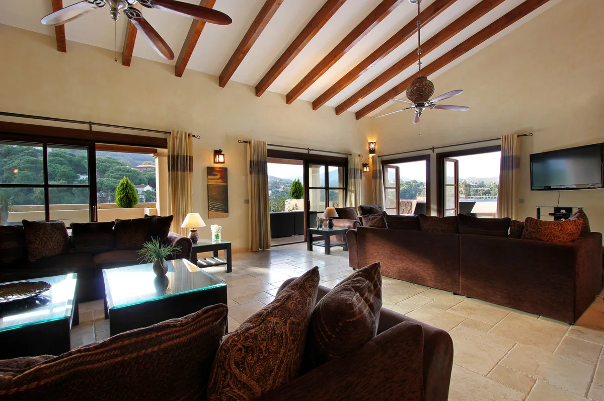 6-Bedroom Villa in El Madroñal 4