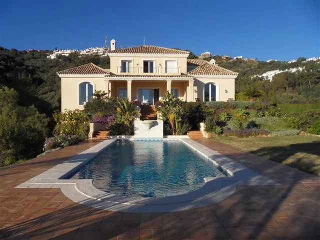 4-Bedroom Villa in Altos de los Monteros — Altos de los Monteros