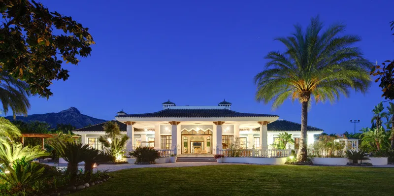 10-Bedroom Villa in Nueva Andalucía 2