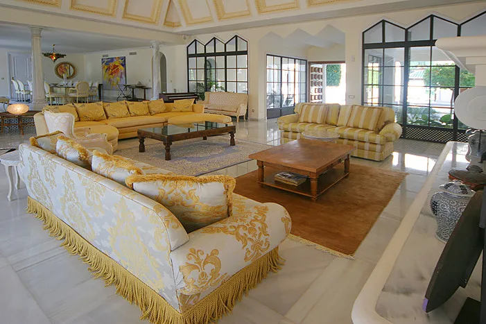 10-Bedroom Villa in Nueva Andalucía 4