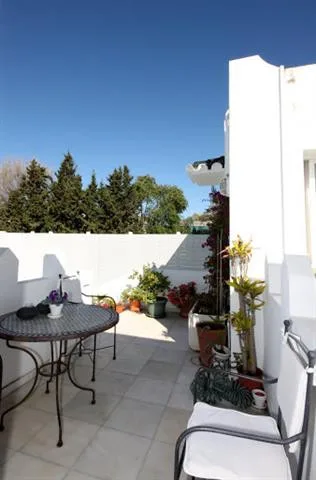 4-Bedroom Villa in The Golden Mile 5