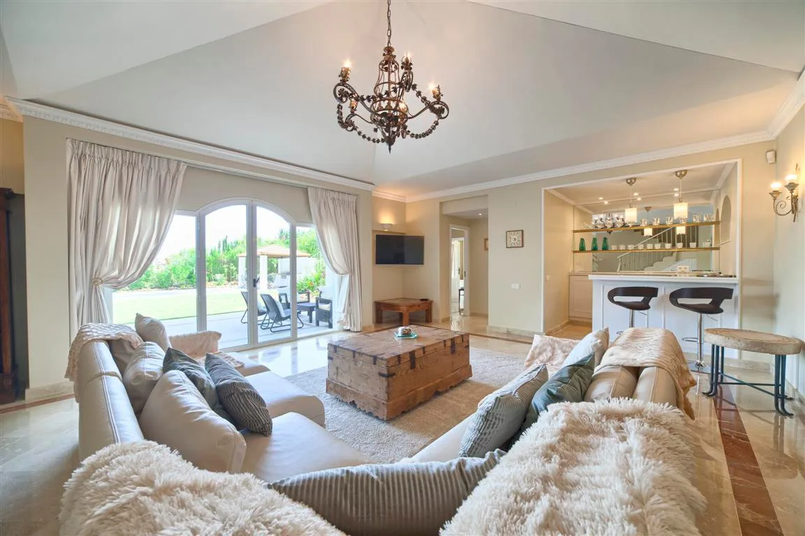 5-Bedroom Villa in Nueva Andalucía Main