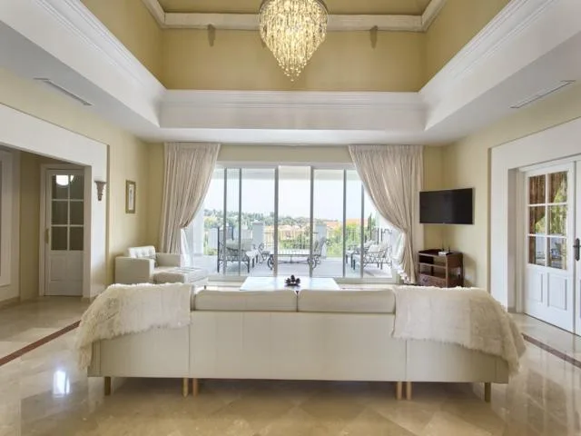 5-Bedroom Villa in Nueva Andalucía 2