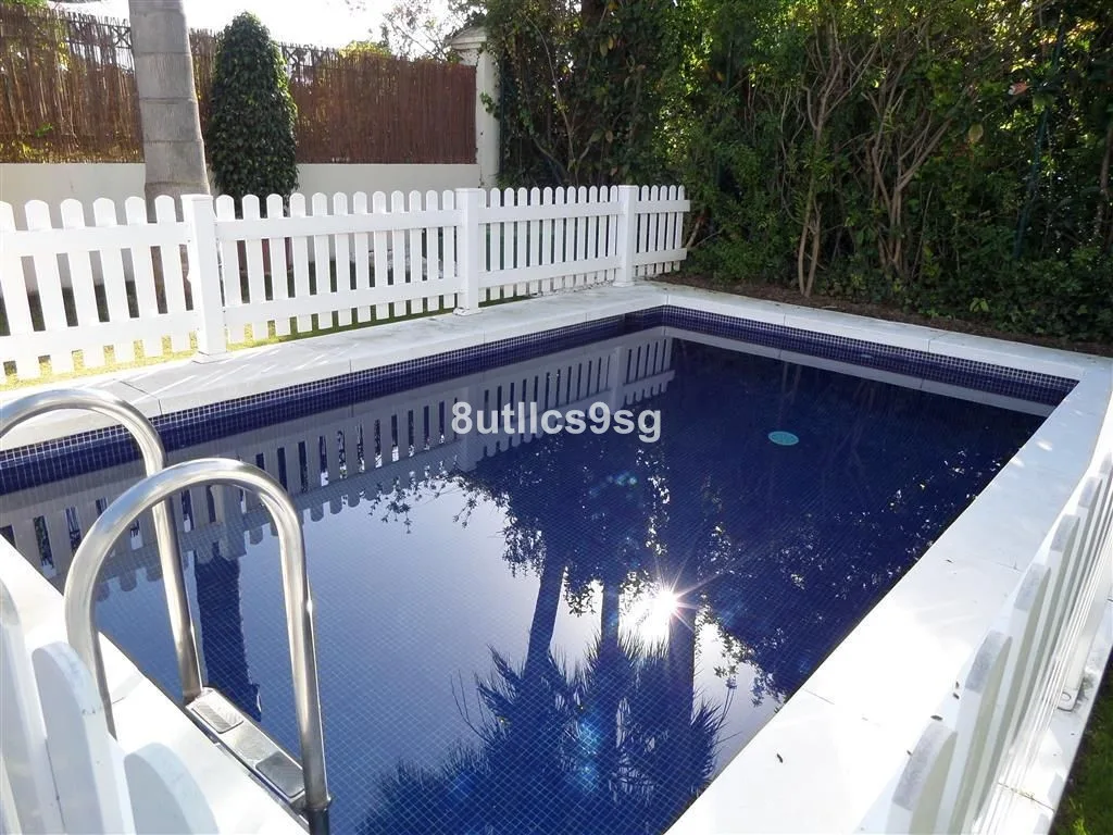 6-Bedroom Villa in Nueva Andalucía 2
