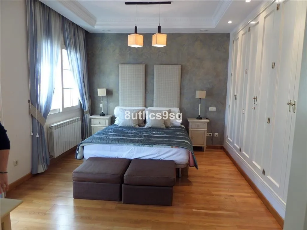 6-Bedroom Villa in Nueva Andalucía 4