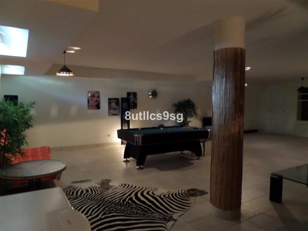 6-Bedroom Villa in Nueva Andalucía 5