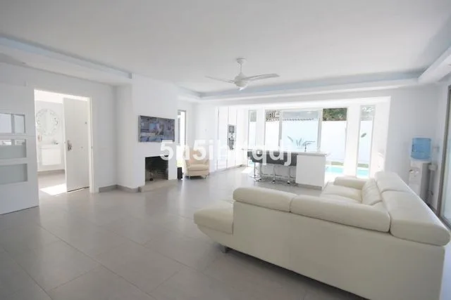 3-Bedroom Villa in The Golden Mile 5