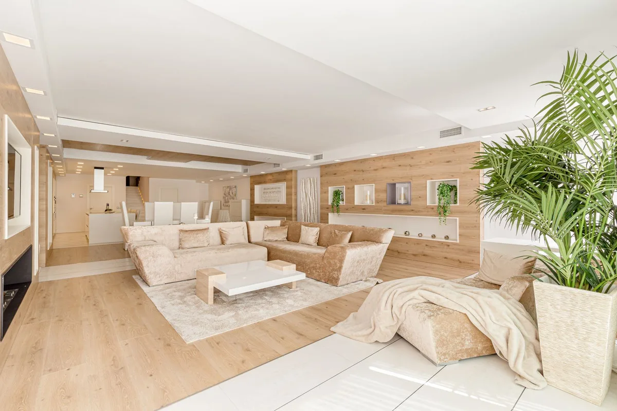3-Bedroom Apartment in Puerto Banús 3