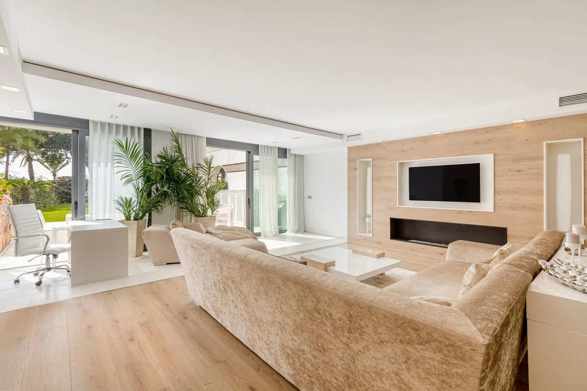 3-Bedroom Apartment in Puerto Banús 4