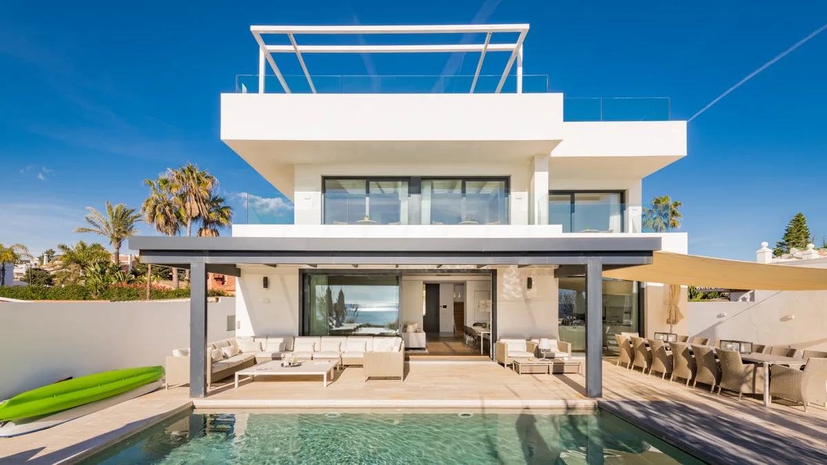 6-Bedroom Villa in Costabella — Costabella