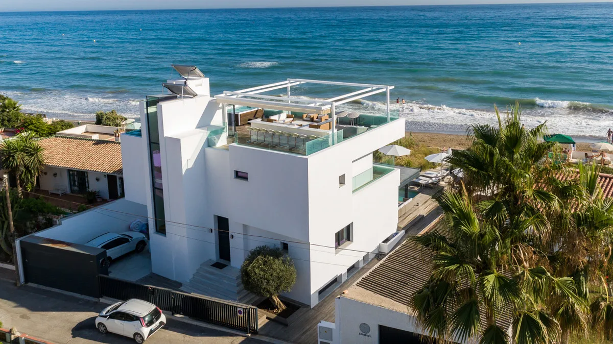 6-Bedroom Villa in Costabella 3
