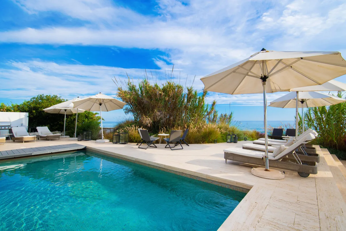 6-Bedroom Villa in Costabella 5