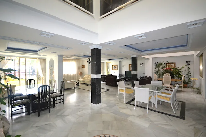 4-Bedroom Apartment in Puerto Banús 3