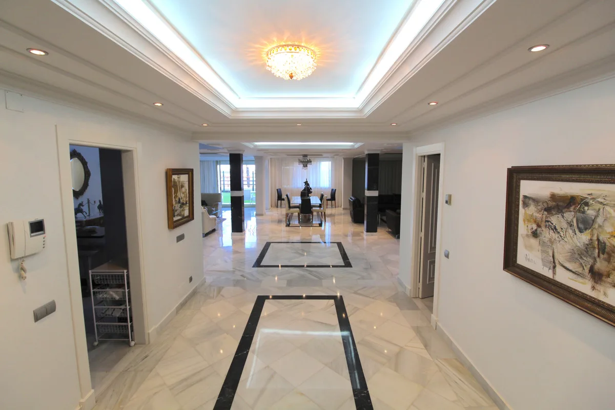 4-Bedroom Apartment in Puerto Banús 5