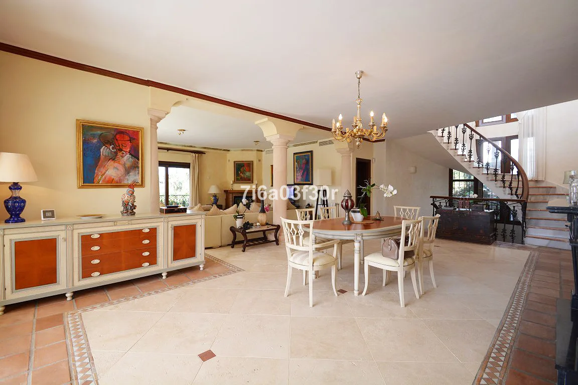 5-Bedroom Villa in Nueva Andalucía 4