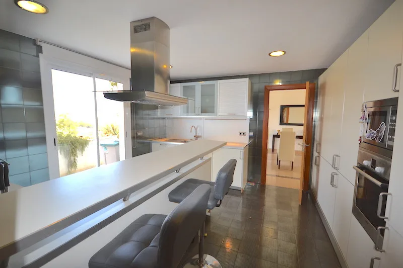 4-Bedroom Apartment in Puerto Banús 3