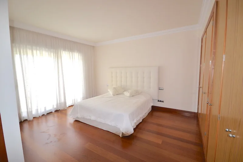 4-Bedroom Apartment in Puerto Banús 4