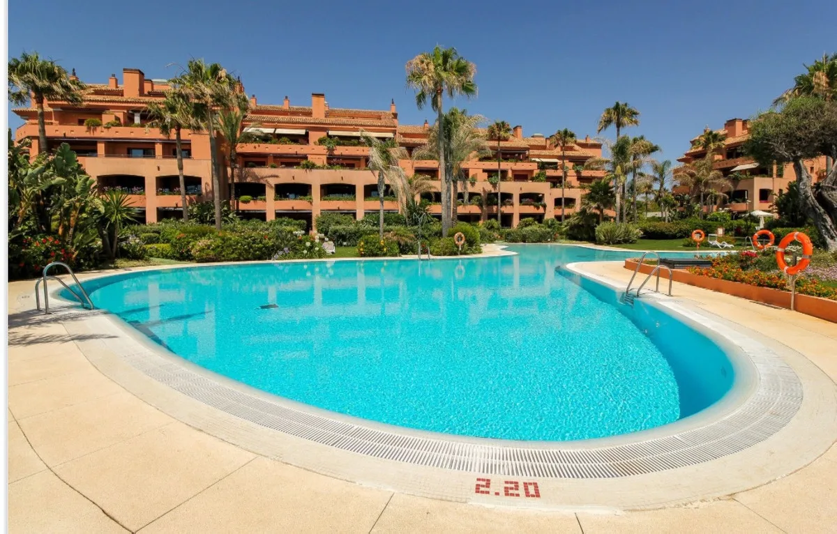 2-Bedroom Apartment in Puerto Banús — Puerto Banús