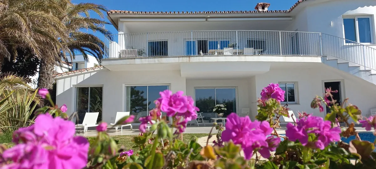 4-Bedroom Villa in El Chaparral — El Chaparral