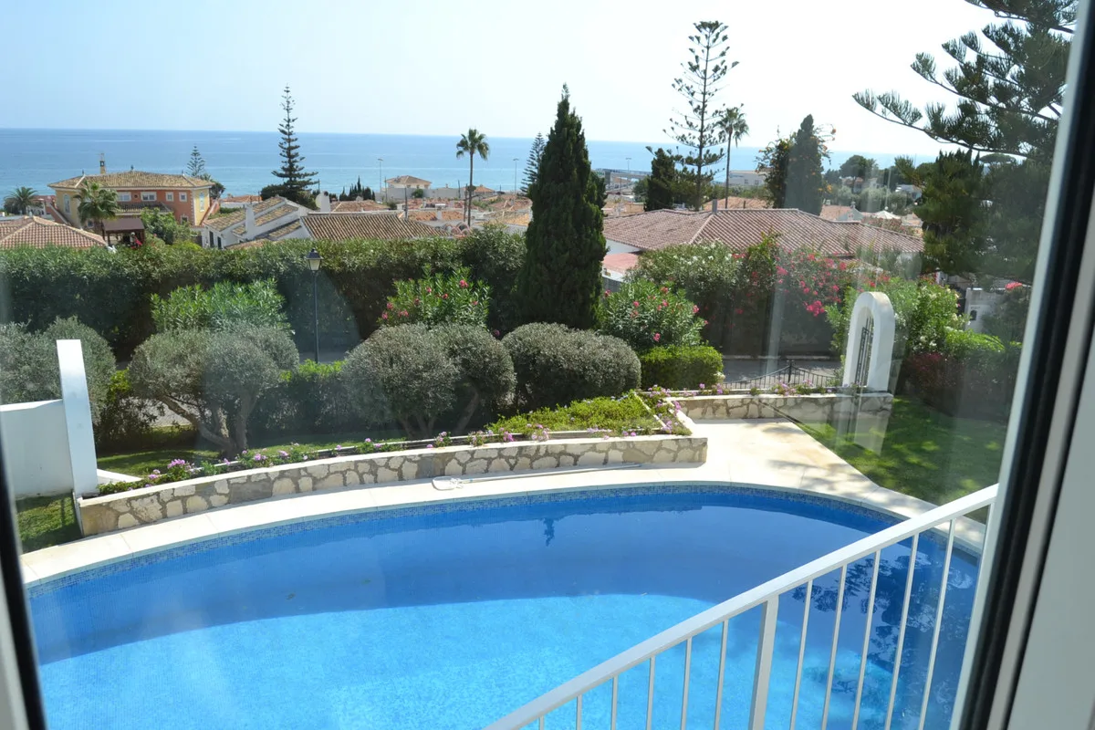 4-Bedroom Villa in El Chaparral 4