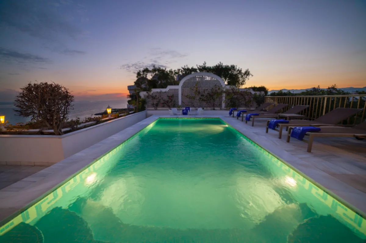 UNIQUE AND AWESOME PENTHOUSE IN PUERTO BANUS 2