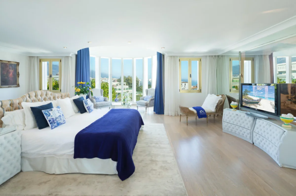 UNIQUE AND AWESOME PENTHOUSE IN PUERTO BANUS 5