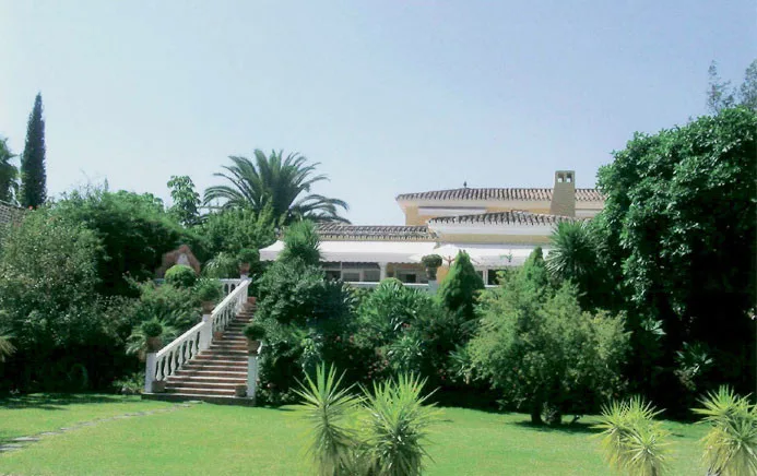 A five-bedroom villa in Nueva Andalucía with a private pool