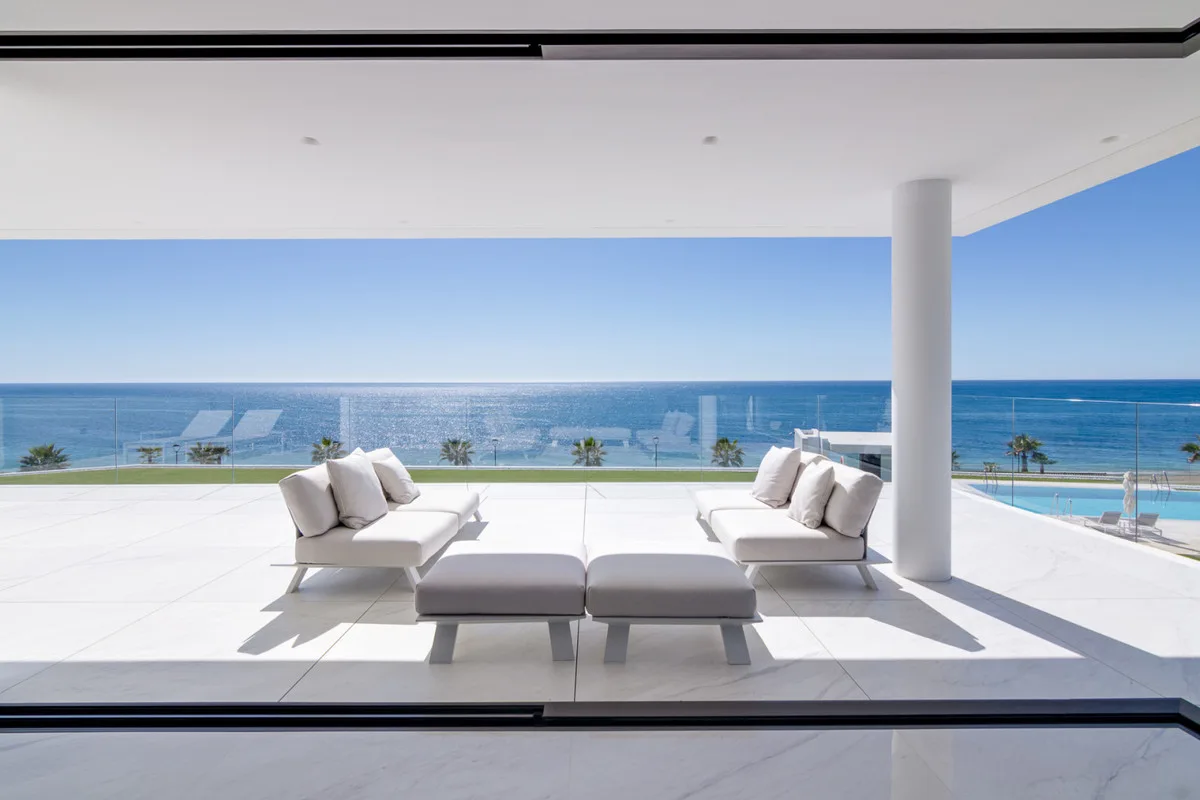 4-Bedroom Apartment in Estepona 3