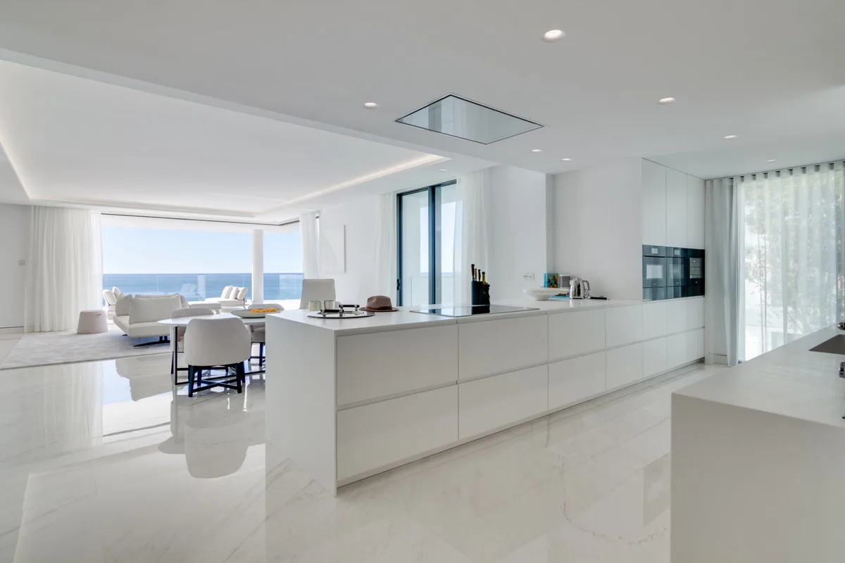 4-Bedroom Apartment in Estepona 5