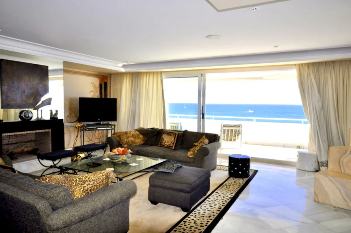 3-Bedroom Apartment in The Golden Mile 2
