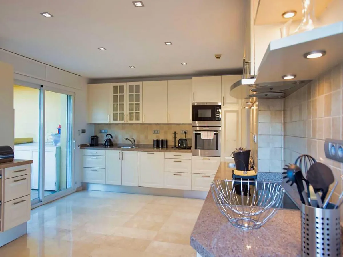 4-Bedroom Apartment in Marbella 4