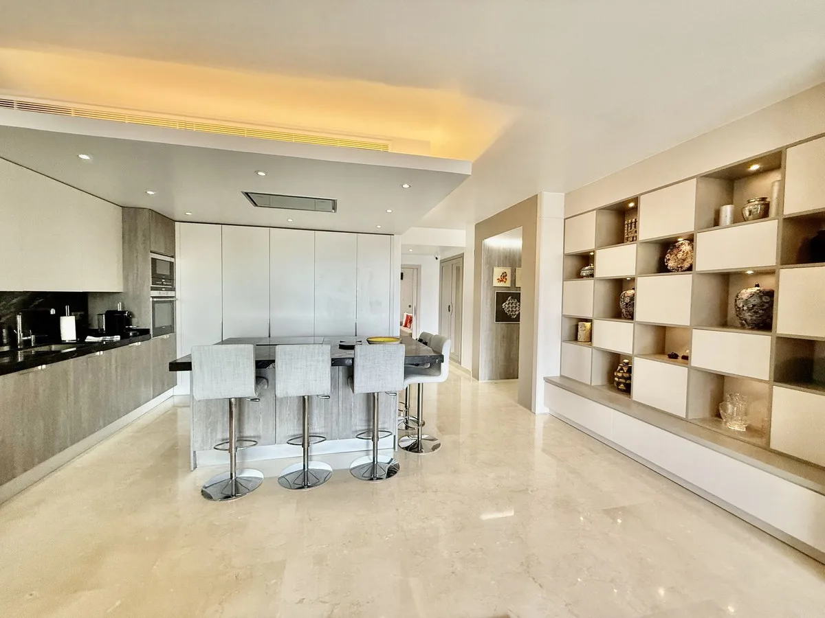 3-Bedroom Apartment in The Golden Mile 4