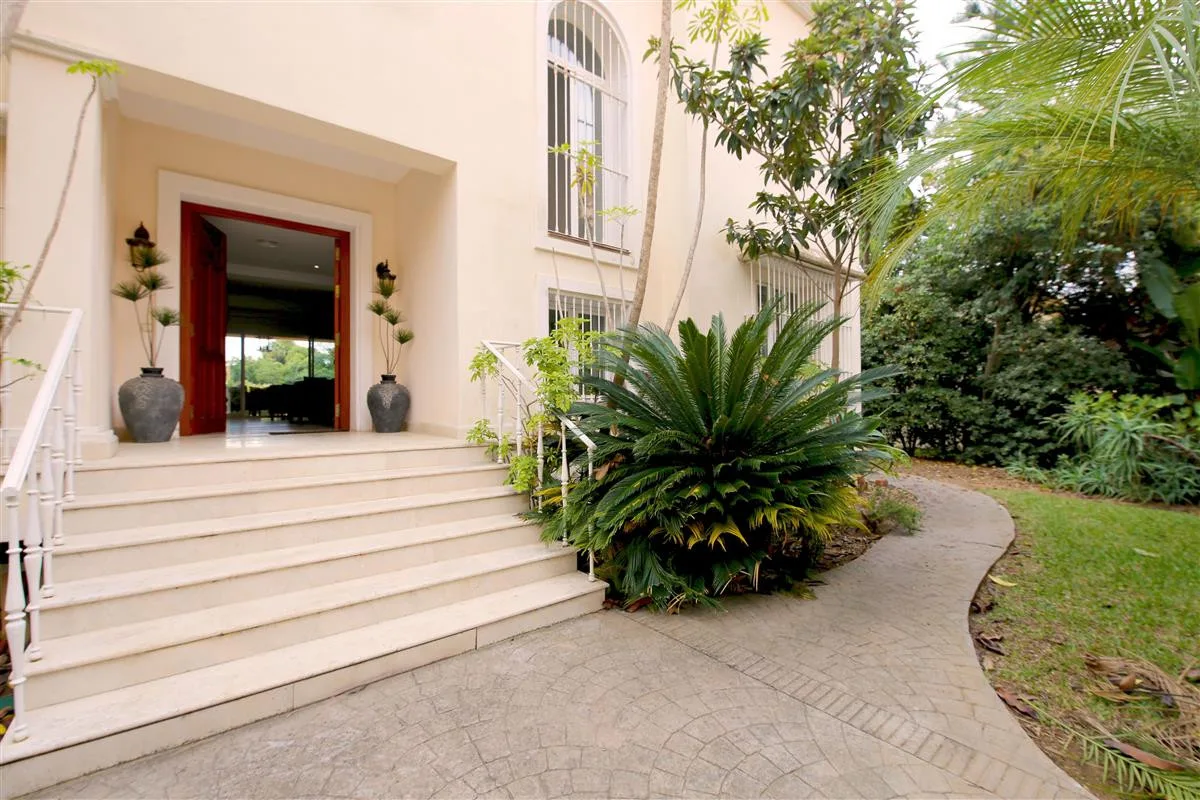 5-Bedroom Villa in Estepona 2