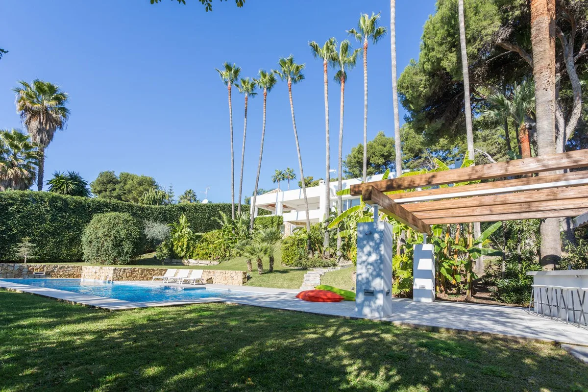 6-Bedroom Villa in The Golden Mile 2