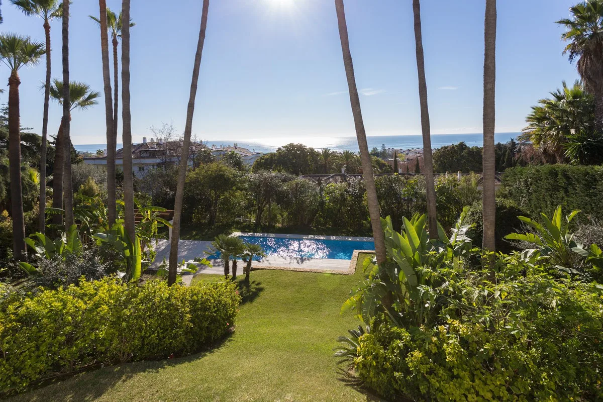 6-Bedroom Villa in The Golden Mile 3