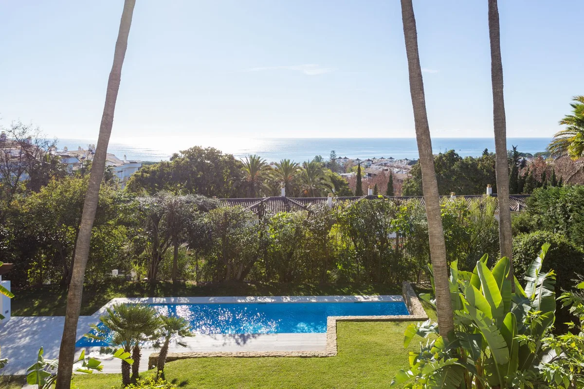 6-Bedroom Villa in The Golden Mile 4