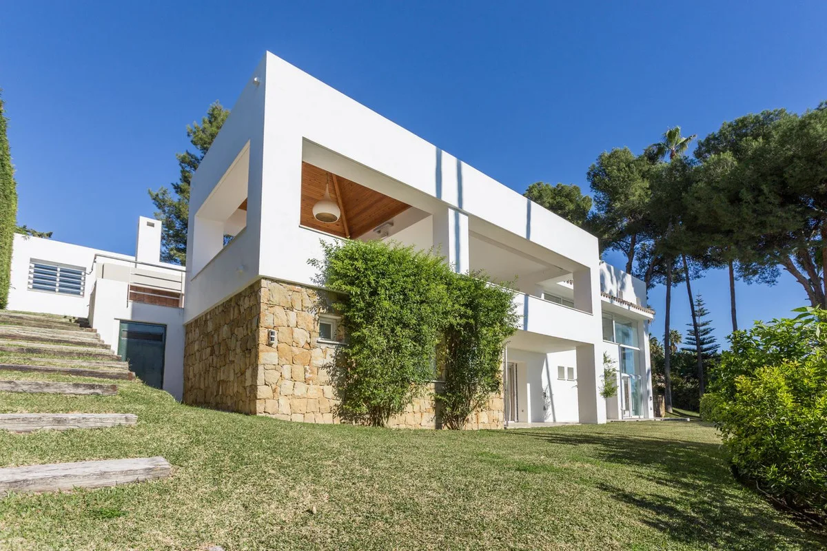 6-Bedroom Villa in The Golden Mile 5