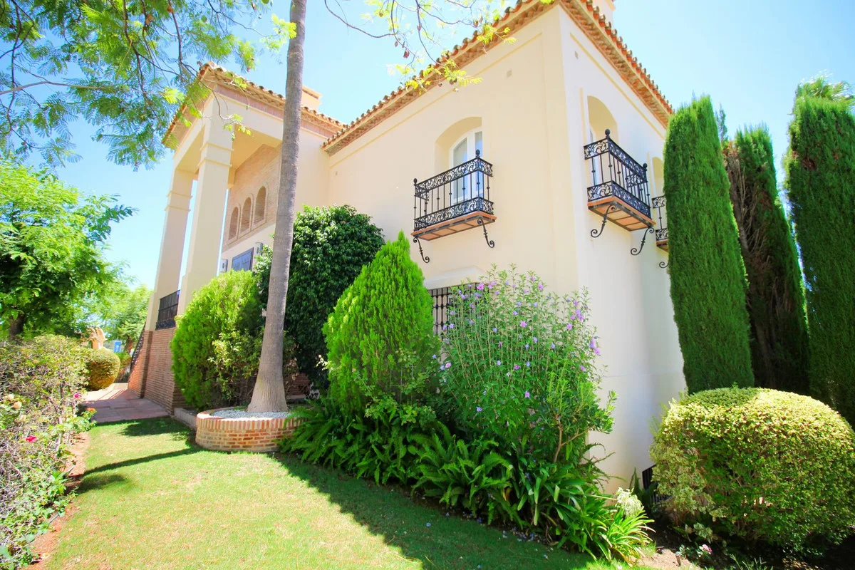 5-Bedroom Villa in Los Arqueros — Los Arqueros