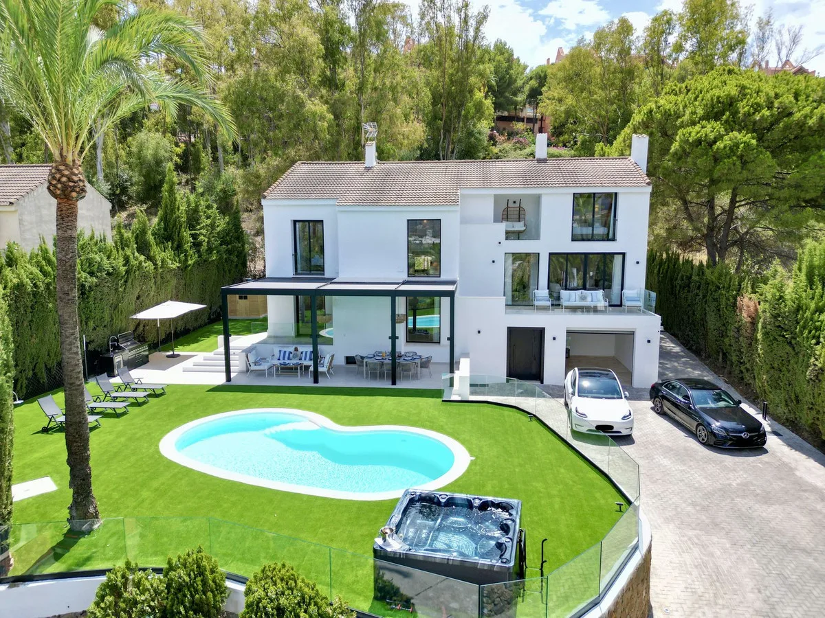 5-Bedroom Villa in Nueva Andalucía Main