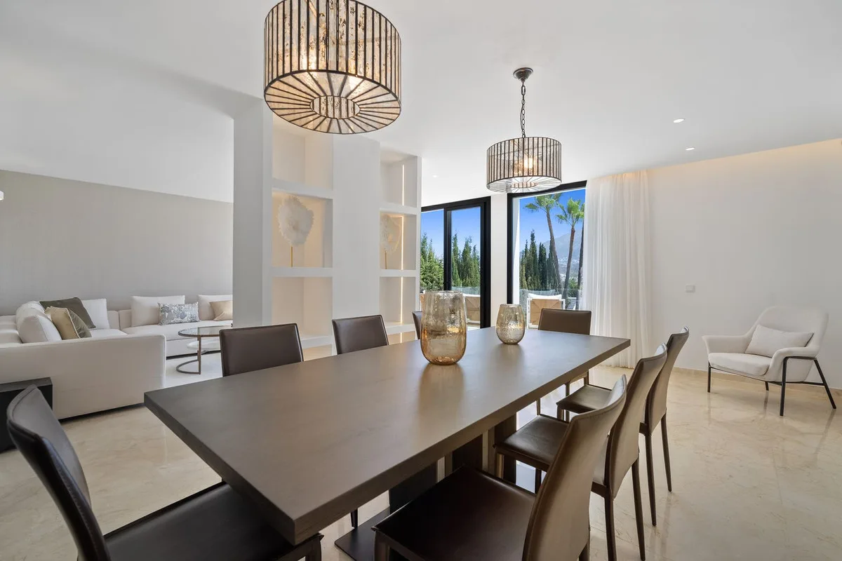5-Bedroom Villa in Nueva Andalucía 4