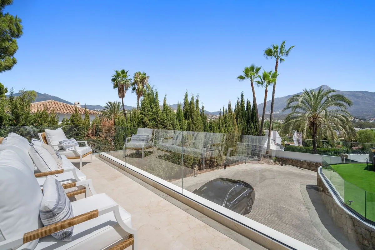5-Bedroom Villa in Nueva Andalucía 5