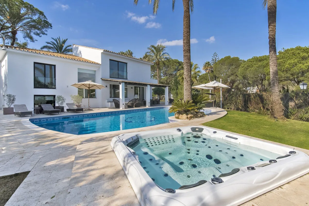 5-Bedroom Villa in Nueva Andalucía Main