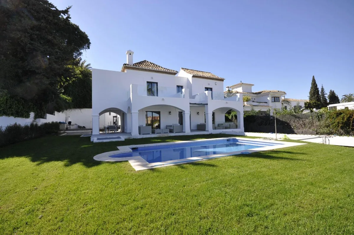 6-Bedroom Villa in Nueva Andalucía Main