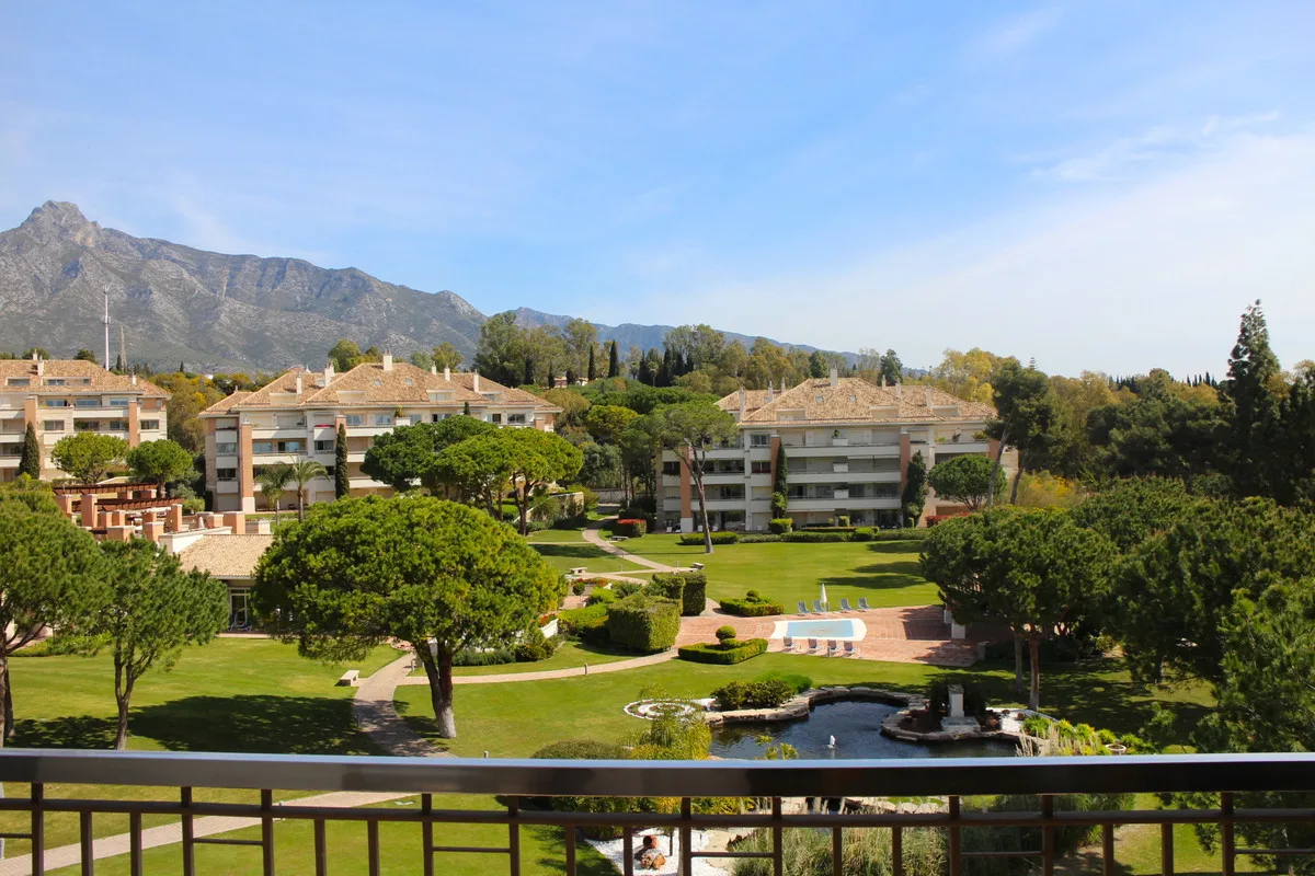 3-Bedroom Apartment in The Golden Mile — The Golden Mile
