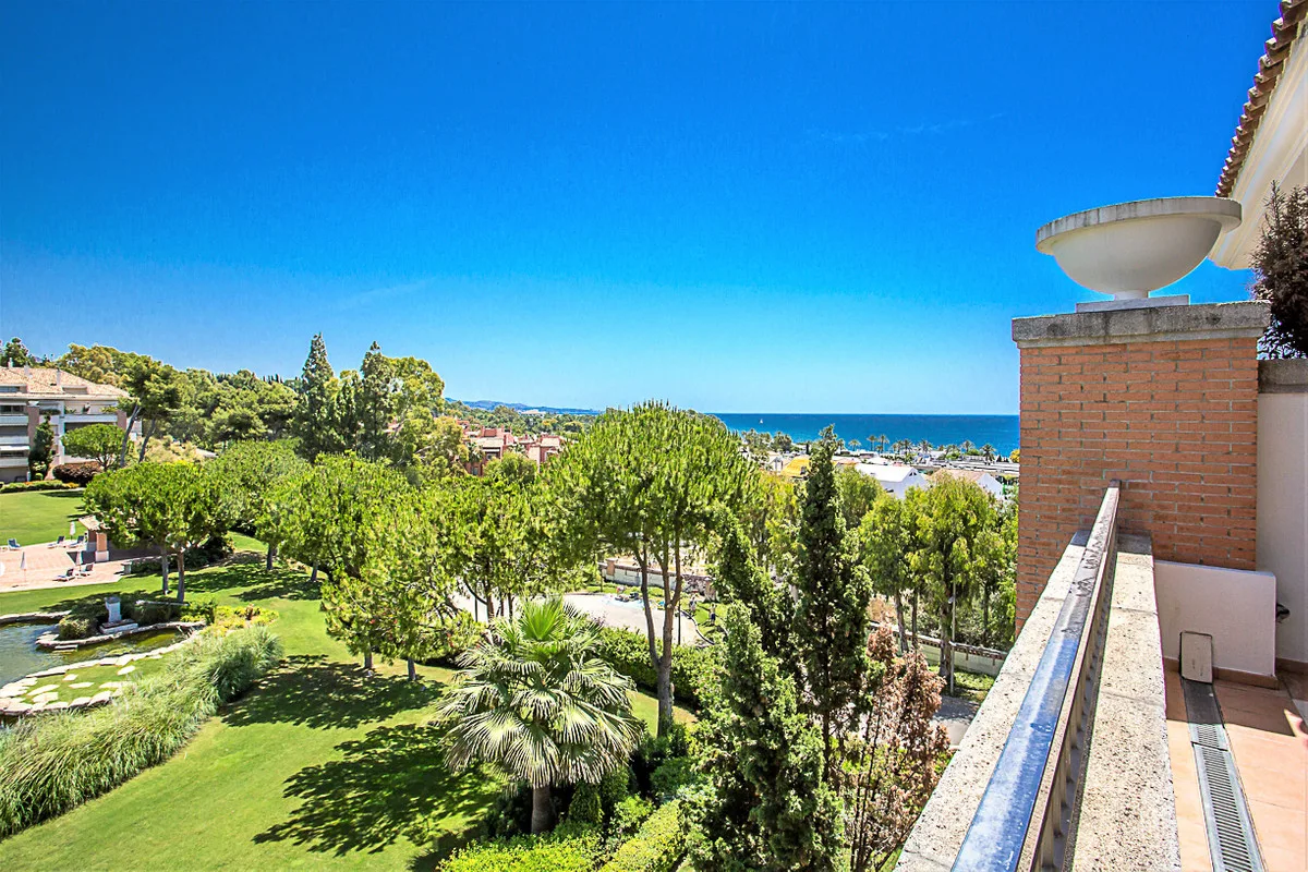 3-Bedroom Apartment in The Golden Mile 3