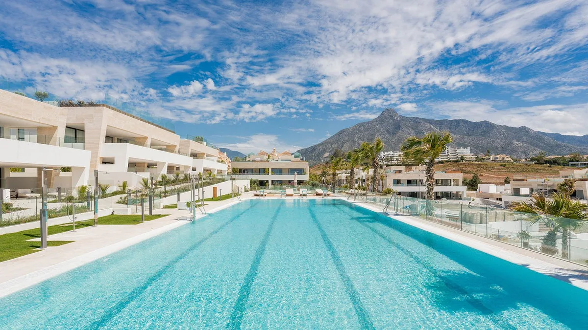 4-Bedroom Apartment in The Golden Mile 2