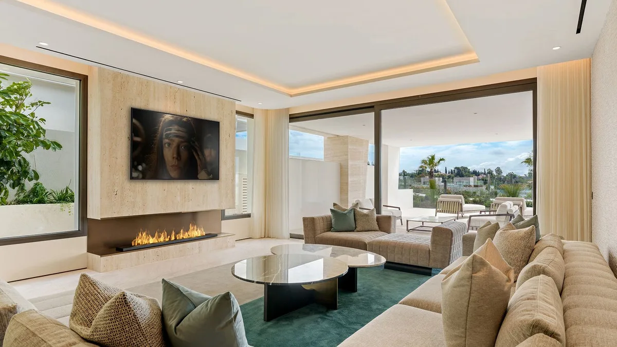 4-Bedroom Apartment in The Golden Mile 4
